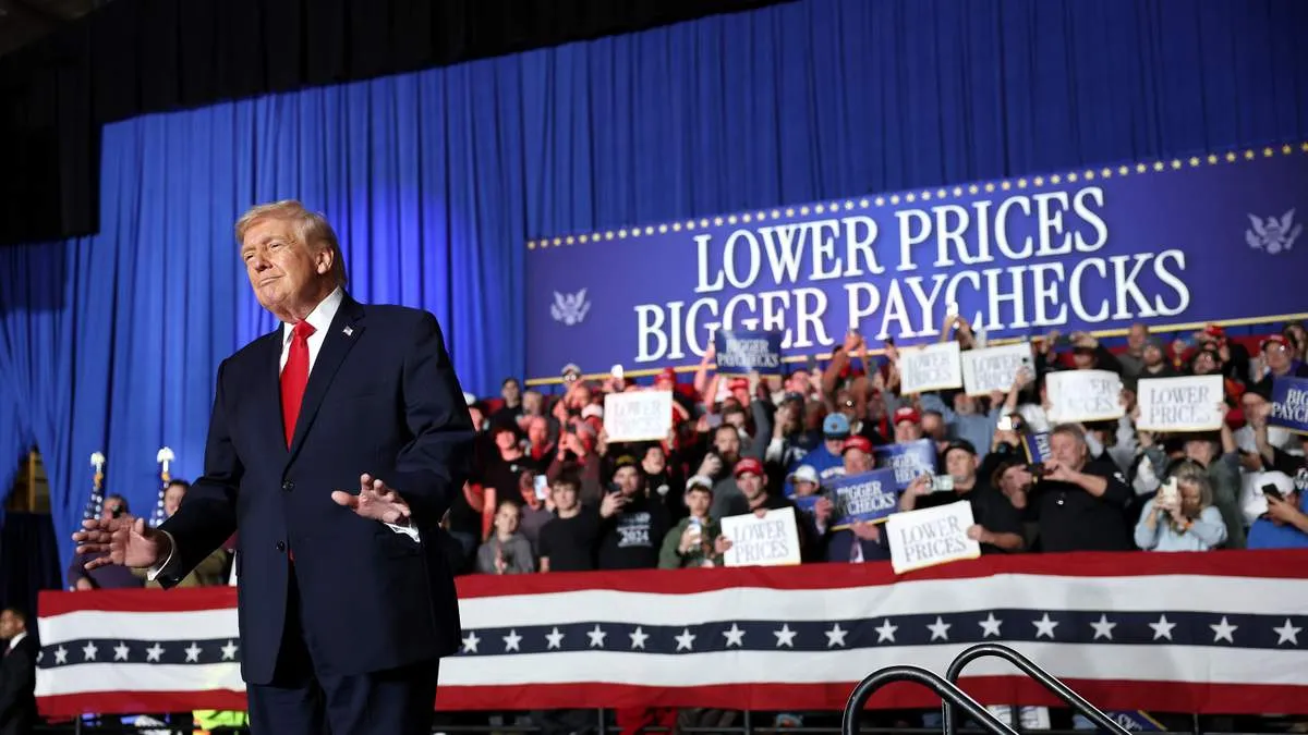 Trump llega a Iowa para apuntalar a los republicanos en un estado que fue su bastión