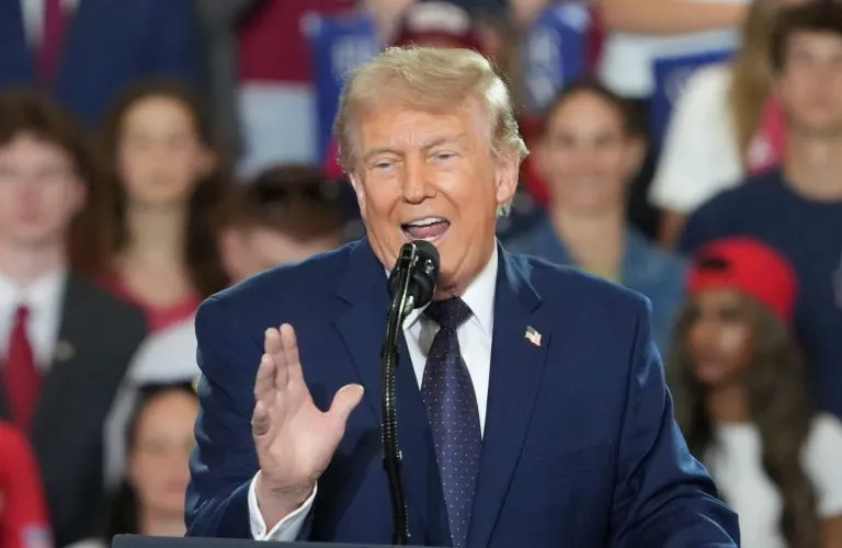 Trump propone que las empresas paguen un «dividendo» a las comunidades que acepten centros de datos