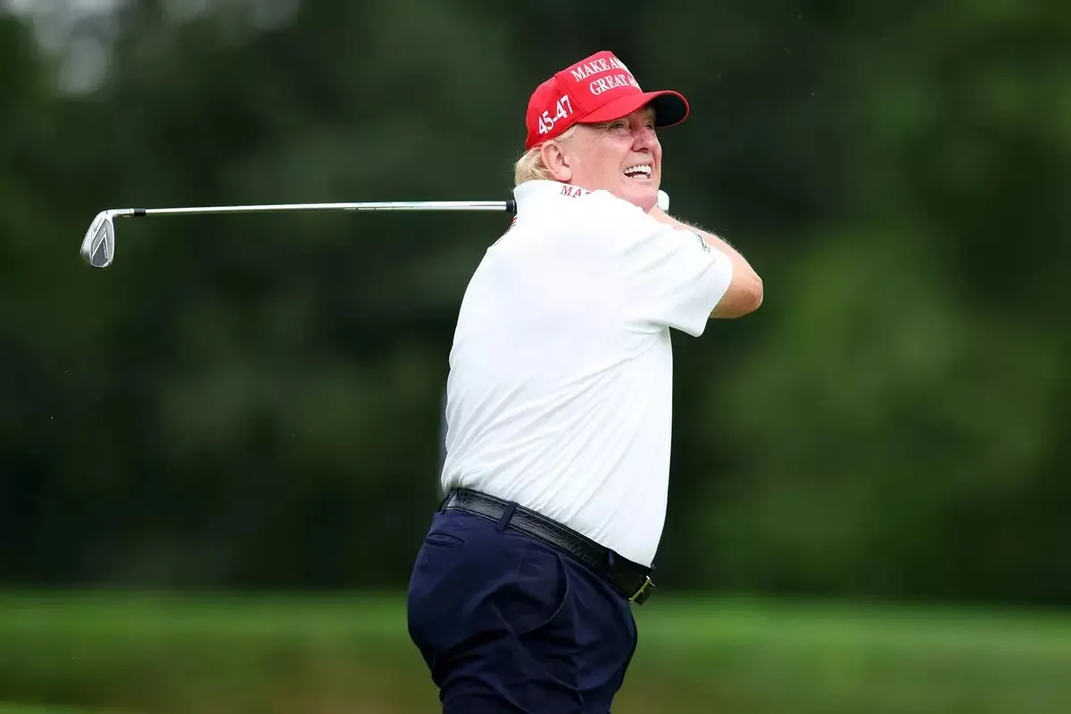 Trump anuncia que la renovación del campo de golf de Washington comenzará en noviembre, pese a la orden de una jueza