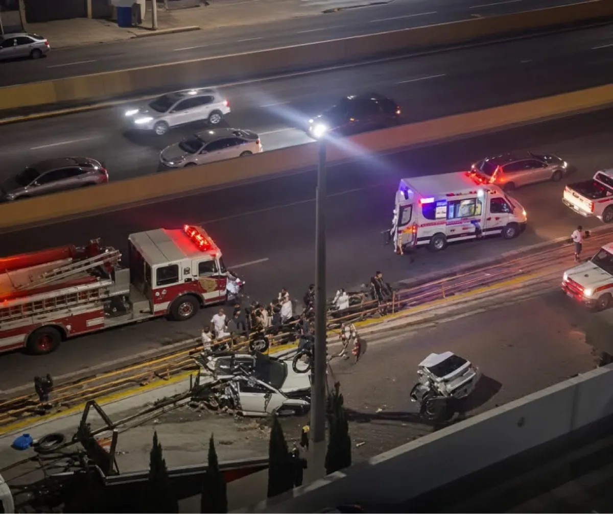 Una yipeta se parte en dos al caer de la autopista Duarte en Santiago: una madre y sus dos hijos pequeños resultan heridos