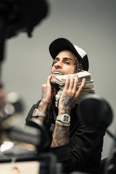 «Papi, son 100,000»: Yovngchimi revela en un streaming cuánto cobra por sus presentaciones
